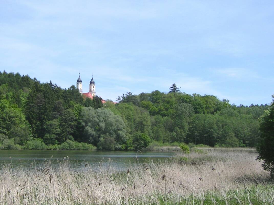 Klosterkirche vom Weiherweg aus gesehen